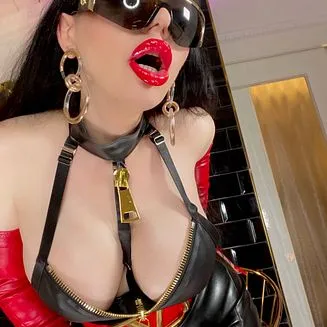 AnouschkaFemmeFatale