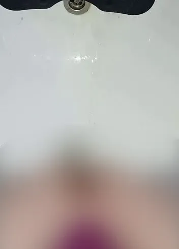 Ich pisse geil einfach in die Badewanne rein......