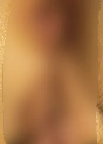 Frisch rasiert, läuft etwas Pisse aus meiner Muschi