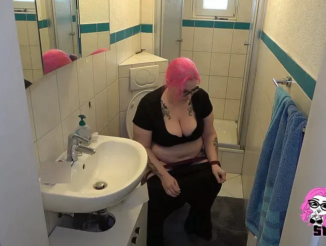 Spanner beobachtet mich auf dem Klo