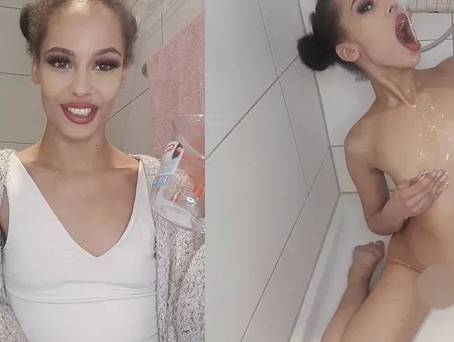 Goldene Dusche mit skinny black Teen!! Vorsicht NASS!!