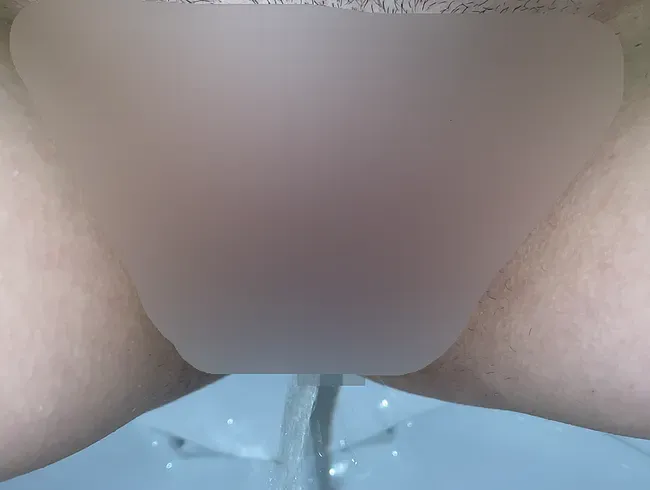 Zusammenstellung von Muschi, die mit einer Pad -Nahaufnahme gepisst! POV