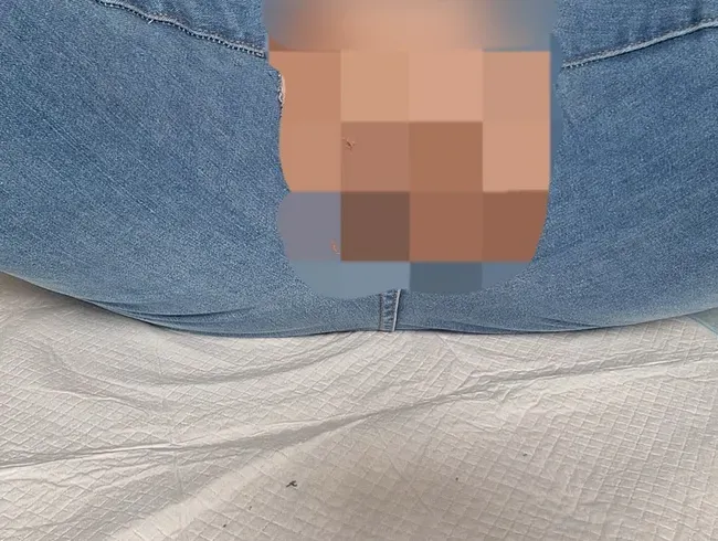 Geiler Jeanspiss und kleiner Orgasmus