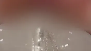 Eine Minute pures Pissen. Ton anmachen und genießen