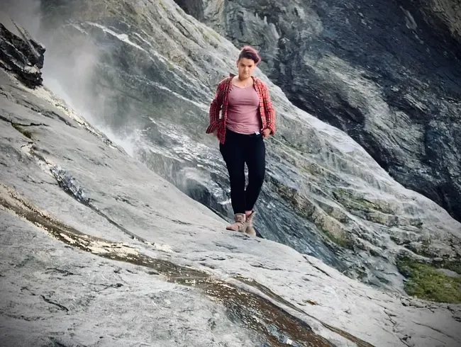 Ich pisse um die Wette mit dem Wasserfall