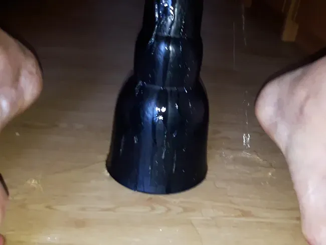 Happy Halloween piss auf Monsterdildo