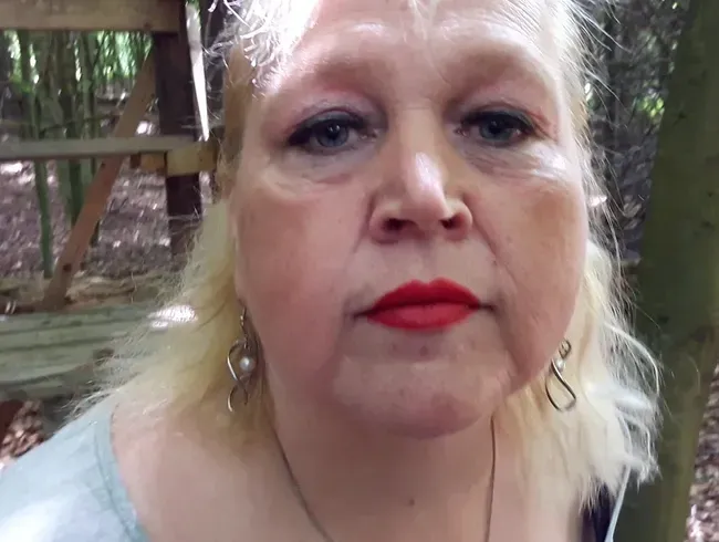 Pinkeln auf dem Hochsitzt