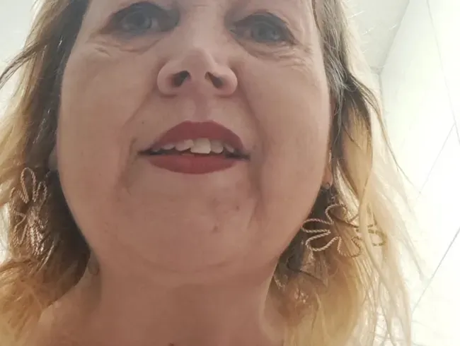 pinkeln auf öffentlichen Klo (selfie - Hochkannt gefilmt)