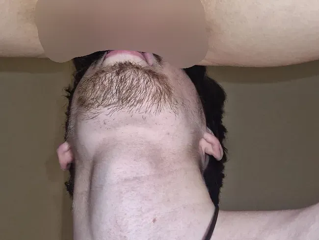 Ich lecke sie und sie squirtet auf dein Gesicht