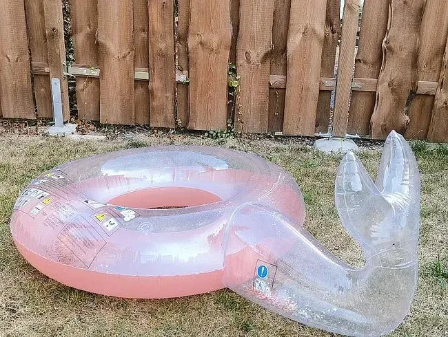 Inflatable Schwimmreifen Outdoor Piss Action kurz und knapp