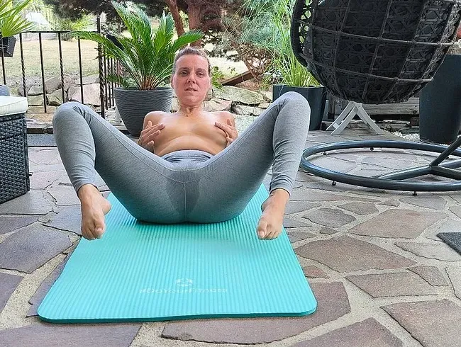 Oh ja beim Yoga richtig geil geworden und schon gepisst dazu????