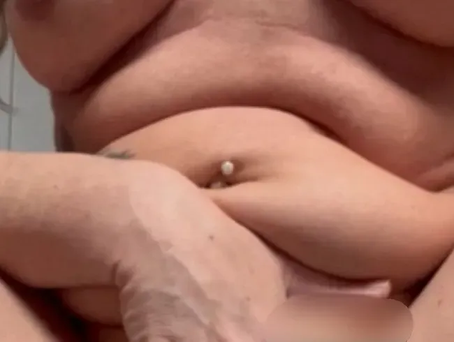 Spontan in die Badewanne gepisst