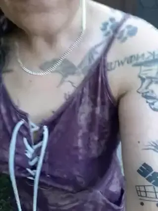 Auf die Wiese gepinkelt