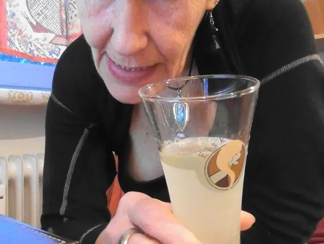 bis zum rand gefüllt....sehr voll