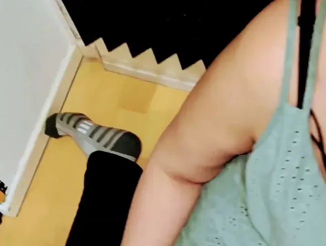 Die frühe Vögellin fängt sich den Spritz-Wurm. Piss geile Sau ich!