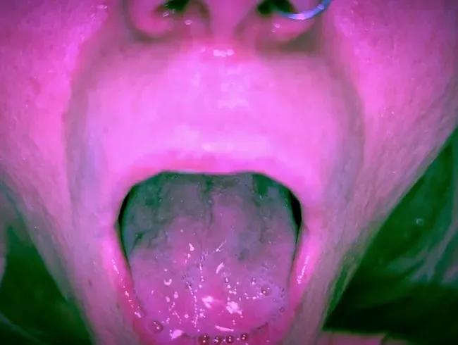 Kleiner Nimmersatt (Ganzkörperbepissung)