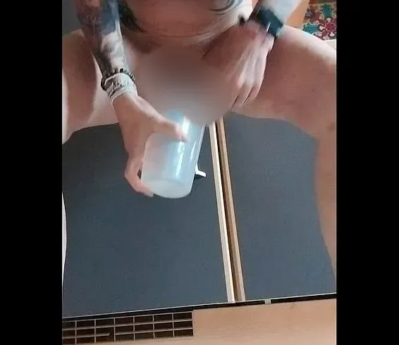 In den Messbecher gepisst