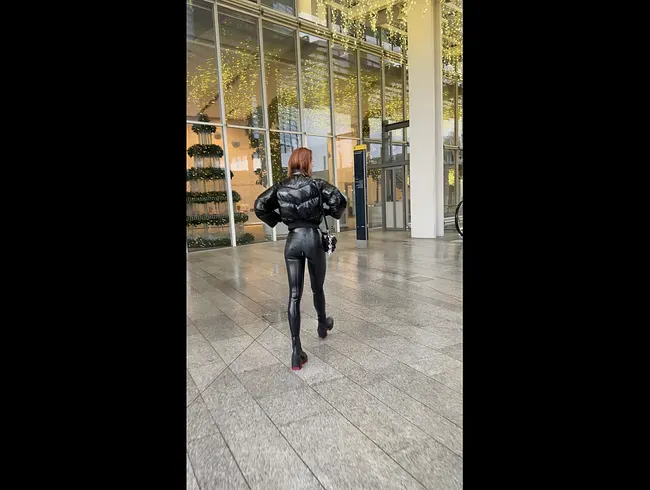 Pisse und schaumiger creampie für gutes latex girl