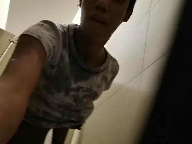 Pissing on myself in Public Bathroom