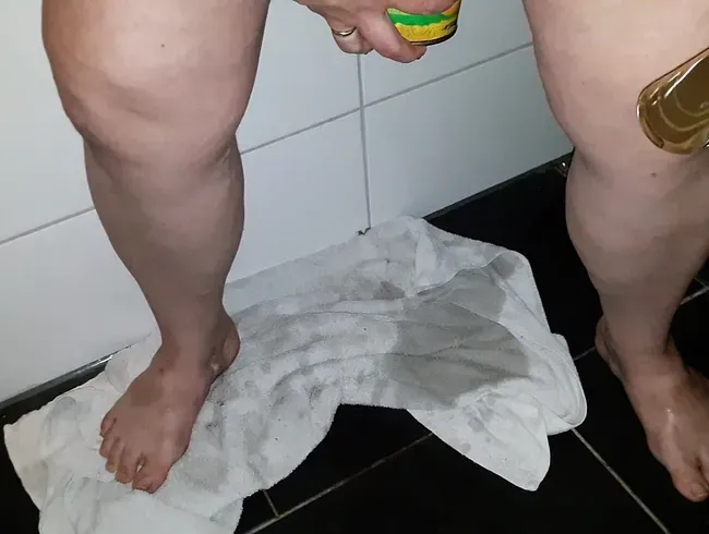 Pisserein im Badezimmer
