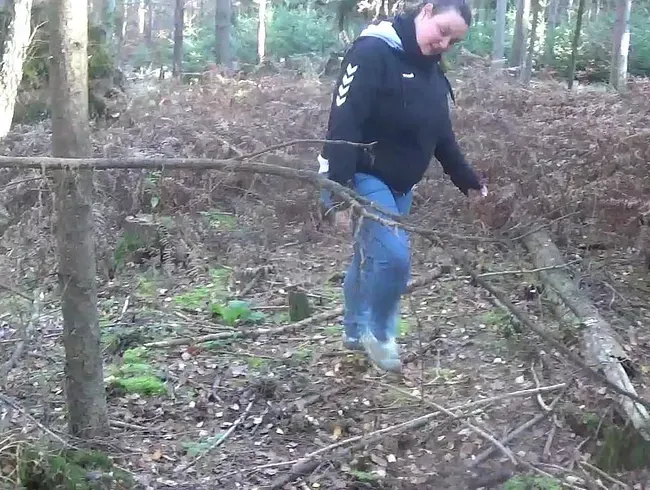 In  den Wald gepisst