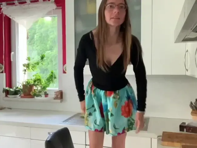 In der Küche in die Spüle pissen