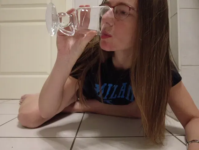 Pisse mit Strohhalm getrunken