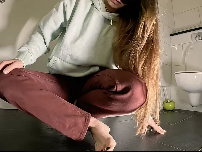 Wieder im Bad? Pipi machen?