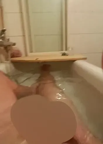 Badewannen SlowMow mit Natursekt über seinen Körper!