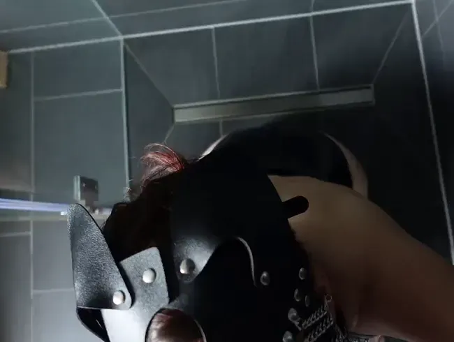 Daddy spült mir den Mund gründlich aus und als Dank lutsche ich ihm die Seele aus dem Schwanz