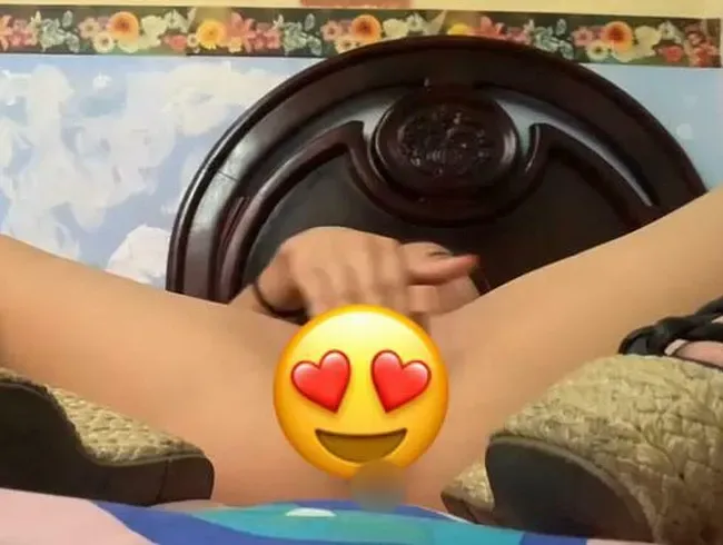 MASTURBIERENDE PUSSY NACH DEM BAD!!