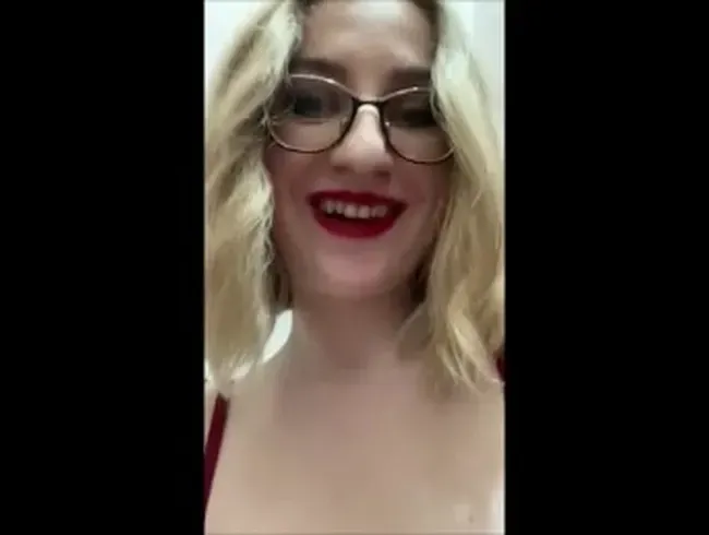 Heiße Fotze ins Klo gepisst#toiletfetish