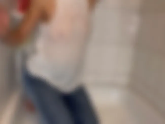 Ich pisse mir in die Hose und lasse mich anpinkeln