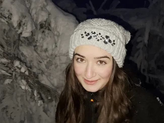 Einfach in den Schnee GEPISST und ihn gelb gefärbt!!