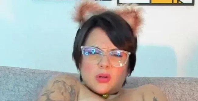 Ich bin das versaute Kätzchen, das Adrian in seinem Bett haben möchte – TEIL 3