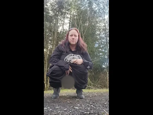 Dringender Piss im Wald
