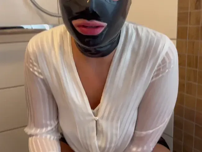 Natursekt Wahnsinn! Herrin Nicole erteilt dir den Saufbefehl! Kannst du alles schlucken? Klosklave!