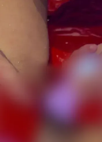 MEINE PLASTIKPUPPE-FREUNDIN VERLÄSST MICH ... ABER MEIN MANN KOMMT