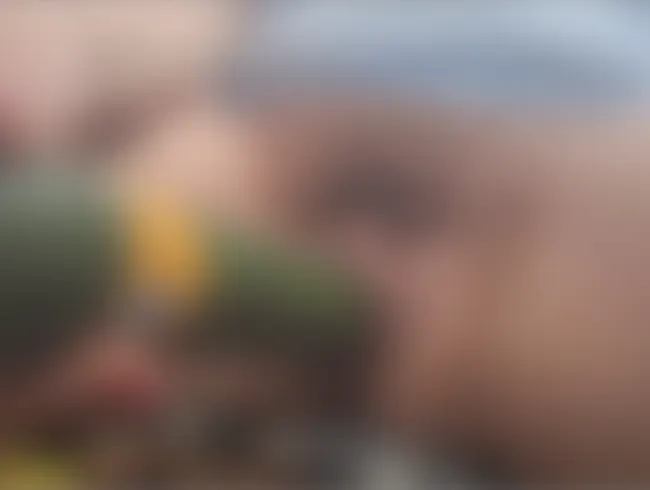 Natursekt Wunschvideo heisse haarige MILF spielt mit einer Gurke und pisst heisser NS Squirt