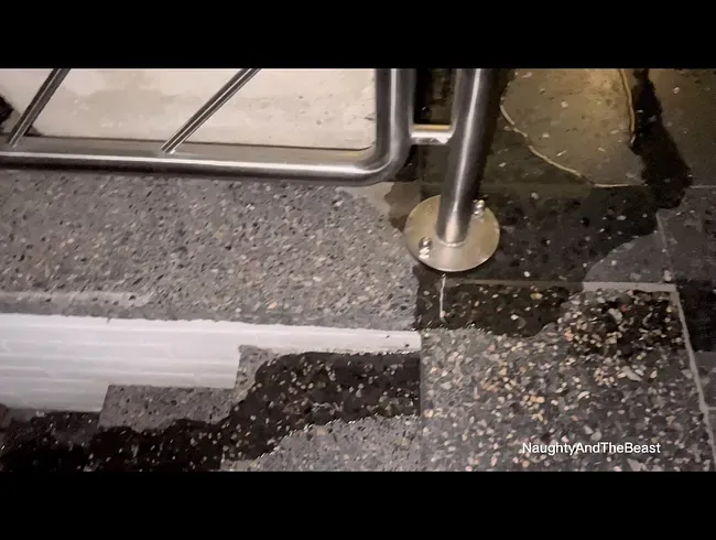 Größte Pisspfütze aller Zeiten ???? public piss