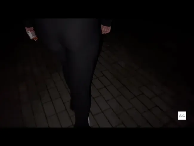 Urinprobe vor dem Ärztehaus - PublicPiss