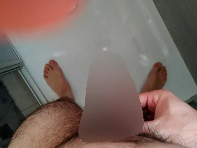 Kurzer Morgen Piss vor dem Duschen