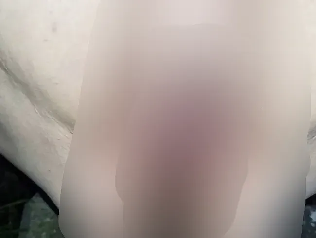 Abendlicher harter Strahl ober der Autobahn