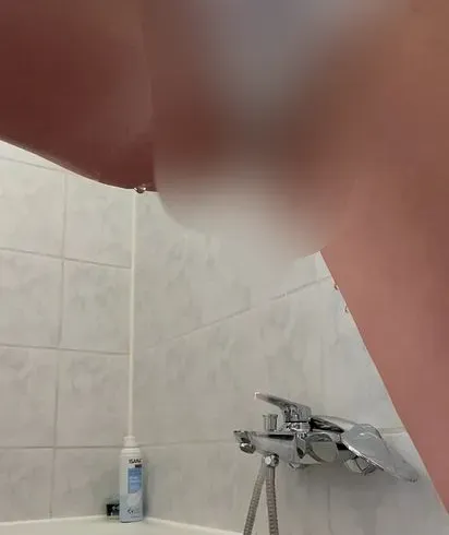 Golden Shower durch‘s Höschen