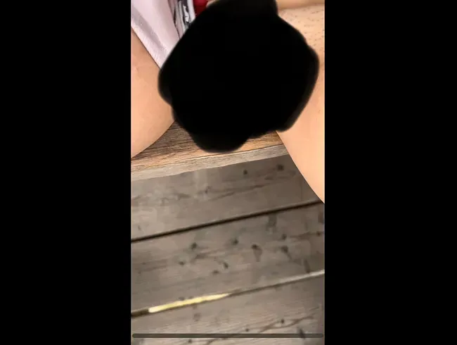 Beim spazierengehen vom aussichtsturm gepisst