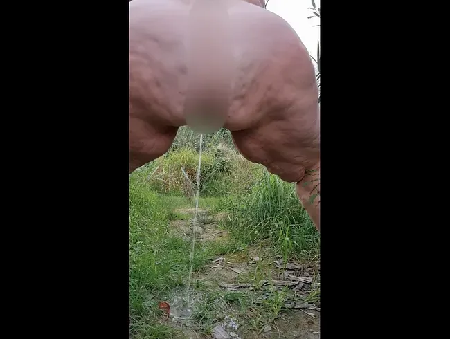 Ich pisse in der Natur