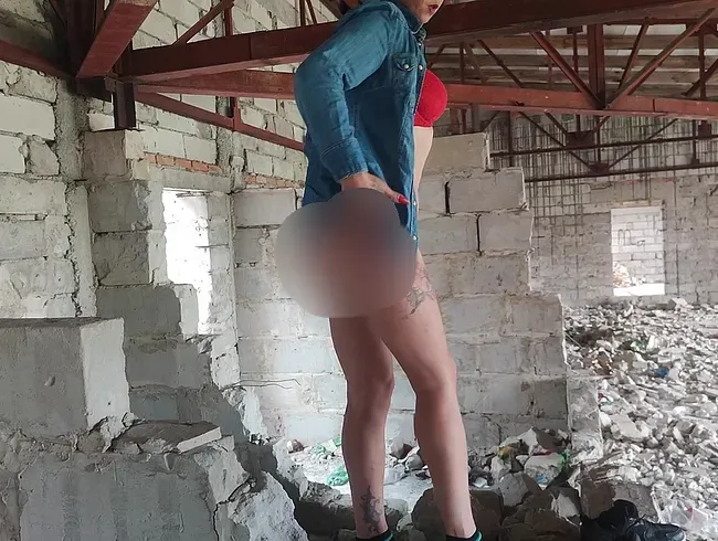 Pissing in alten Haus