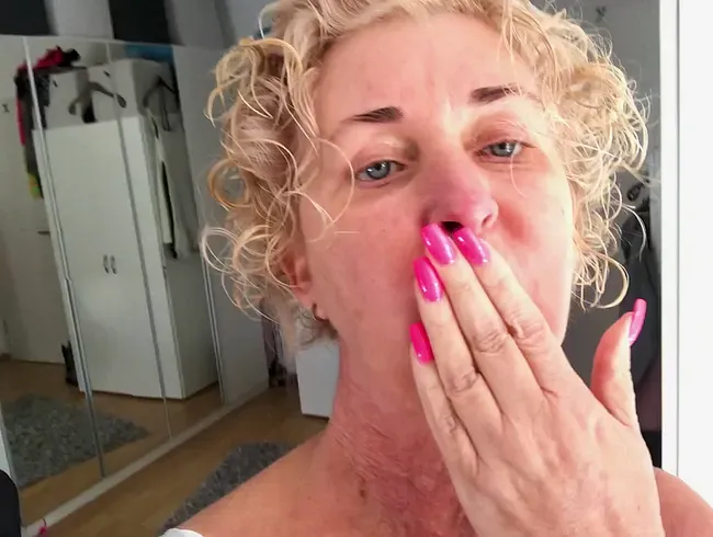 Ich piss mich gleich ein! Spontanpiss beim Aufräumen!