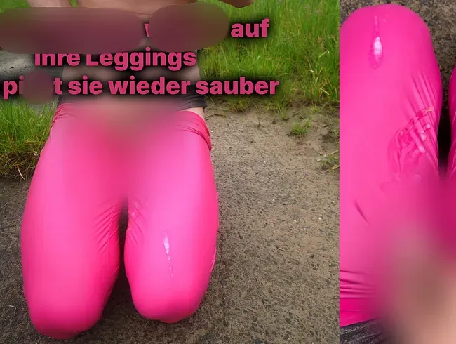 Sissyschlampe wichst auf ihre Leggings und pisst sie wieder sauber