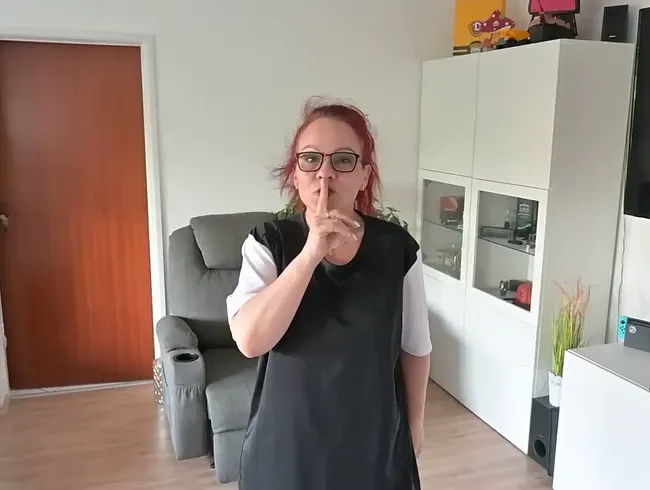 Sophia hat es schon WIEDER gemacht! Wohnzimmer Wasserfall Piss Extrem!